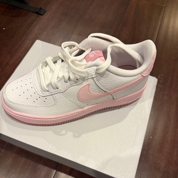 Youth Nike Air Force 1 Size 5Y Pink